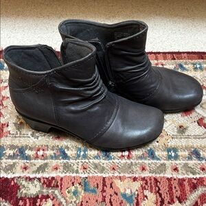 Earth Origins Dark Gray Ankle Boots